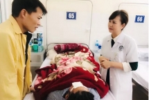 Đốt vàng mã phát nổ, nam thanh niên mù mắt thương tâm