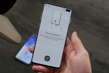 Hacker bẻ khóa smartphone bằng vân tay trên ly nước