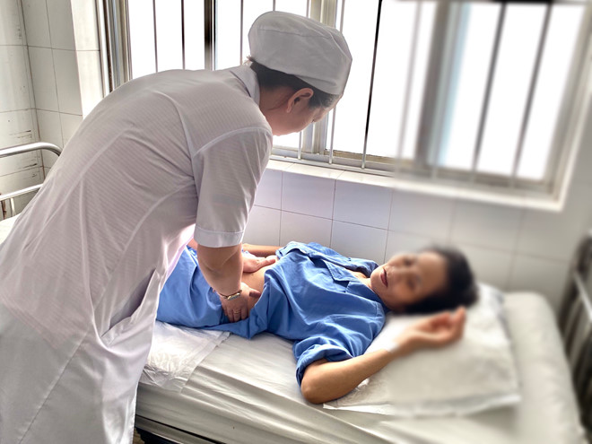 5 phút cứu sống bệnh nhân ói ra hơn lít máu tươi 5 phút cứu sống bệnh nhân ói ra hơn lít máu tươi