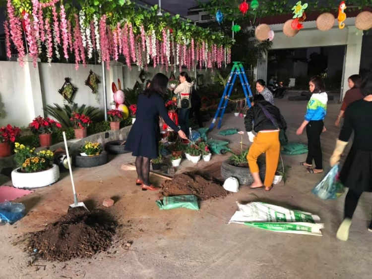 ngay nhap ngan vai co giao mam non duoc phu huynh phong sieu nhan