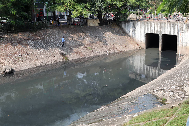 Tháo dỡ hệ thống thí điểm làm sạch sông Tô Lịch