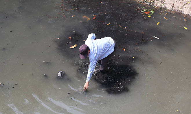 Tháo dỡ hệ thống thí điểm làm sạch sông Tô Lịch