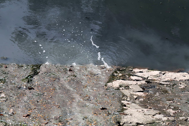 Tháo dỡ hệ thống thí điểm làm sạch sông Tô Lịch