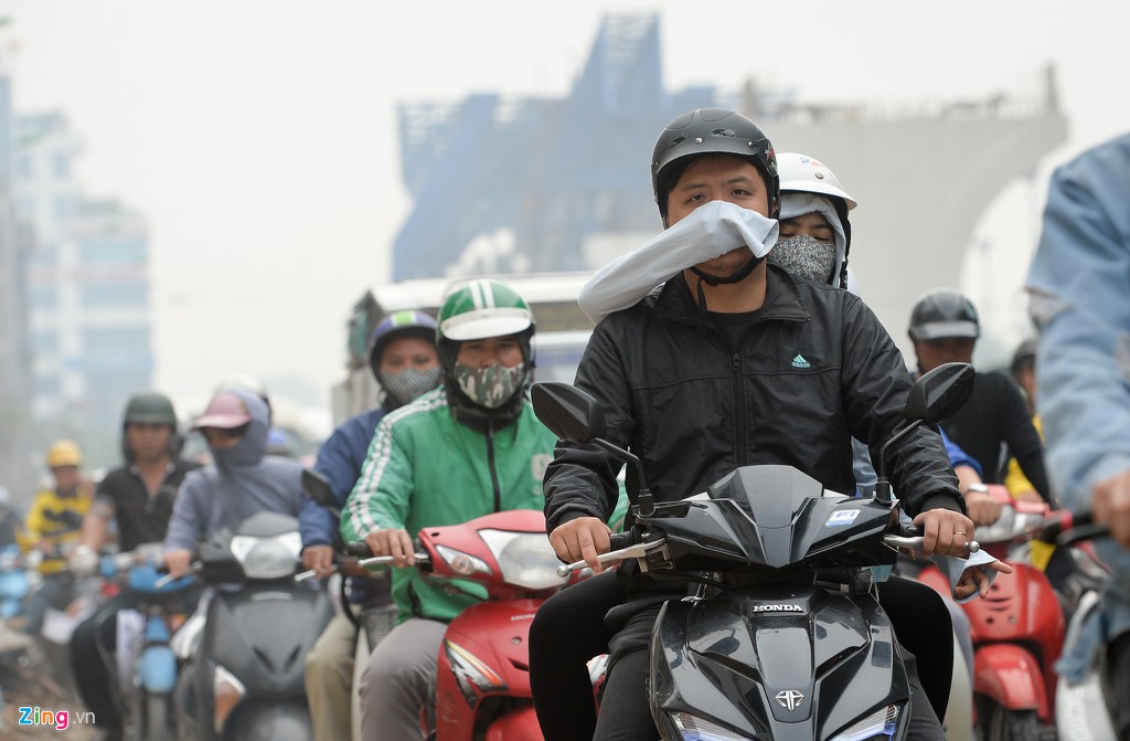 khoi xe bui duong bua vay nguoi ha noi