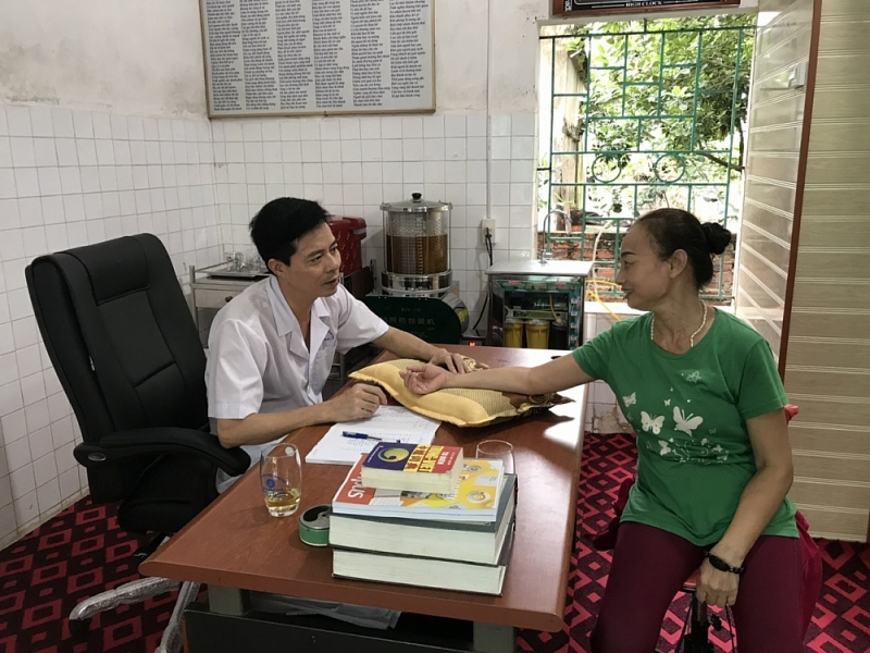 Thái Bình: Khám chữa bệnh bằng y học cổ truyền tại trạm y tế xã Hợp Tiến