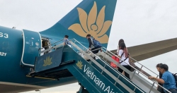 Khách nam châm lửa đốt khăn trên máy bay bị phạt 2 triệu đồng