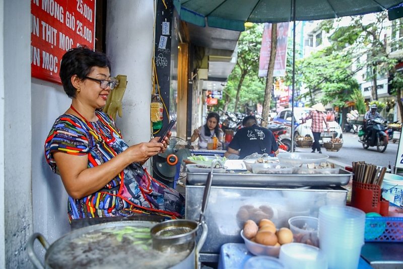 Viettel “bắt tay” các nhà sản xuất thiết bị phổ cập smartphone giá rẻ