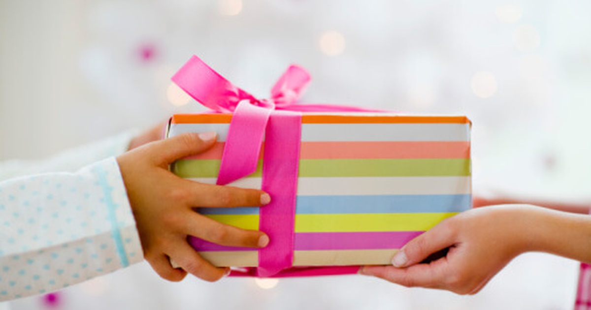 Quà tặng 20/11: Tri ân hay biến tướng của tri ân?