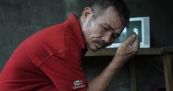 Nhân viên quán bánh xèo bị chủ bạo hành:  Mẹ mất sớm, cha mắc bệnh tâm thần