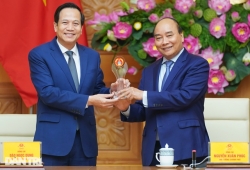 Thủ tướng: "Xúc động với những câu chuyện cổ tích có thật trong đời thường"