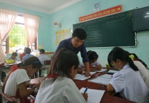 Từ học trò dốt nhất lớp đến thầy giáo giỏi cõng chữ lên đỉnh Trường Sơn