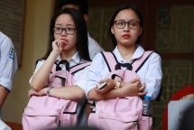 Thí sinh vất vả ôn thi THPT quốc gia vì không công bố đề thi tham khảo