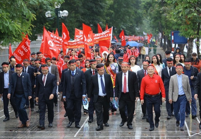 ngay chu nhat do chia se giot hong lan toa yeu thuong