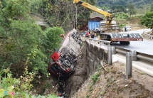 xe cho hoc vien lop cao cap chinh tri gap nan