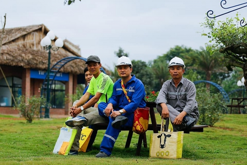 Những chiếc làn đi chợ xinh xắn từ thứ vứt đi và cam kết tử tế với môi trường