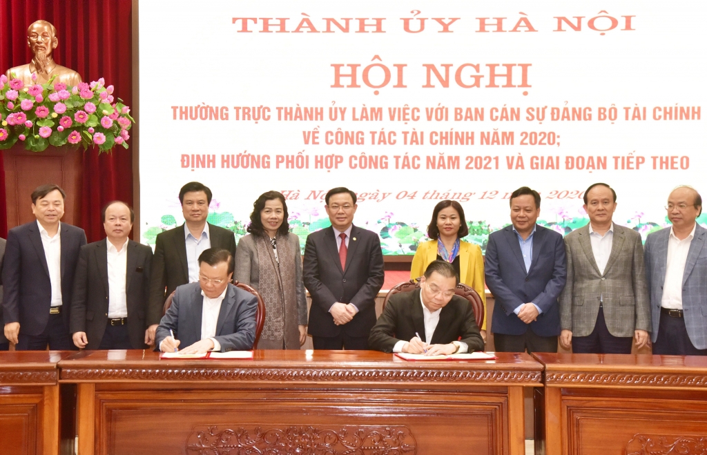 Ban Cán sự Đảng Bộ Tài chính và Ban Cán sự Đảng UBND TP Hà Nội ký kết biên bản ghi nhớ hợp tác