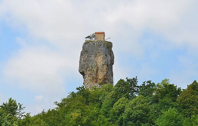 9 ngôi đền nằm ở vị trí hiểm hóc nhất thế giới