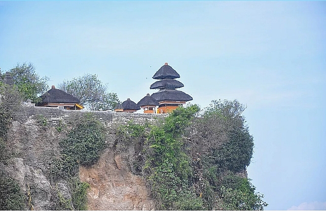 9 ngôi đền nằm ở vị trí hiểm hóc nhất thế giới