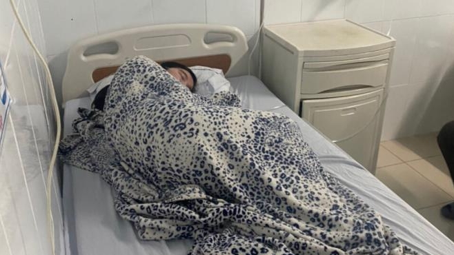 Nữ sinh nghi tự tử sau khi bị kiểm điểm: Đề xuất cảnh cáo Hiệu trưởng