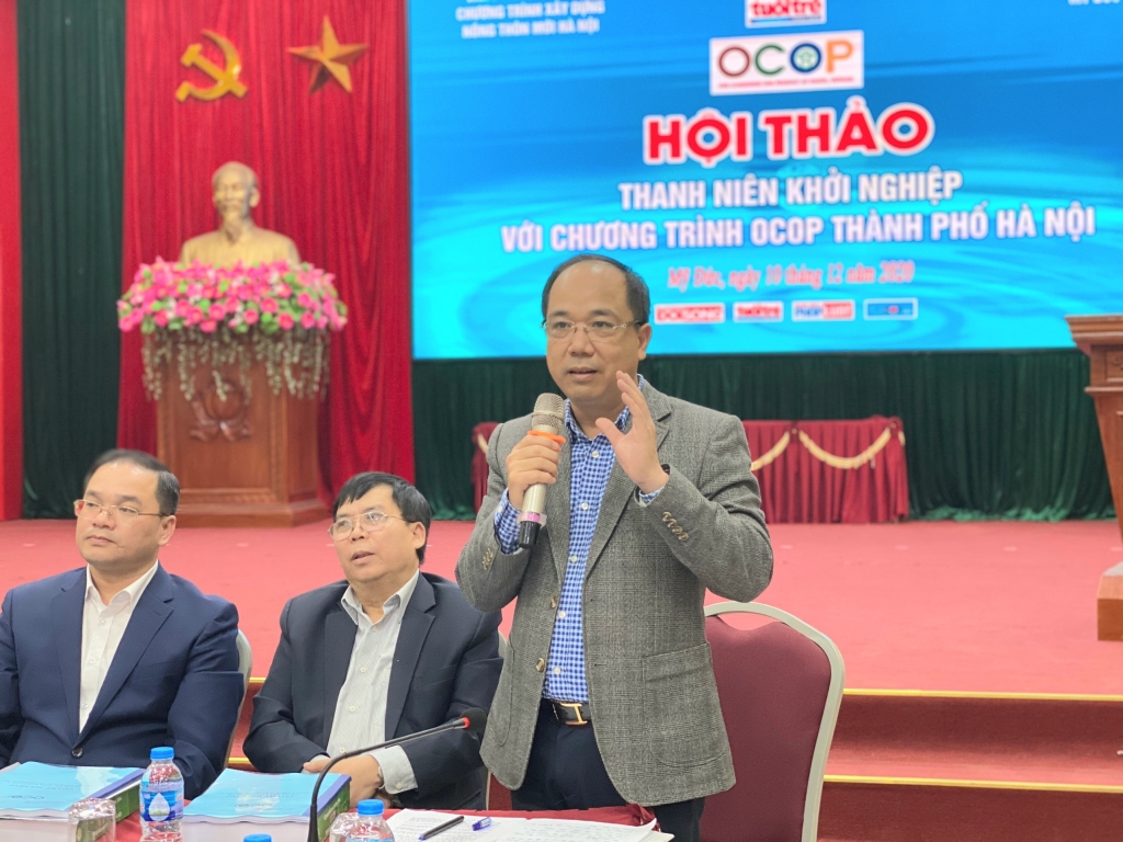 Đồng chí Nguyễn Mạnh Hưng, Tổng biên tập báo Tuổi trẻ Thủ đô, điều hành hội thảo