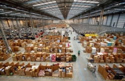 Một ngày chốt triệu đơn hàng, đại gia online thuê kho rộng hơn sân bóng đá