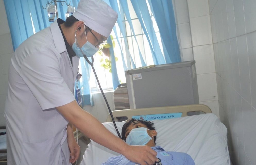 "Cứu bệnh nhân trước, viện phí tính sau"