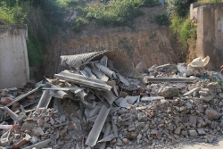 Hà Nội: 5 xối đá cổ trăm năm bất ngờ bị bêtông hóa