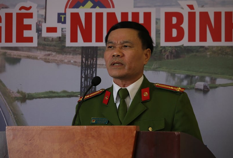 Thượng tá Nguyễn Văn Giàu, Phó Trưởng Công an huyện Thanh Trì (Hà Nội) phát biểu bàn về việc phối hợp giải quyết tai nạn giao