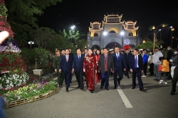 me linh ruc ro sac hoa