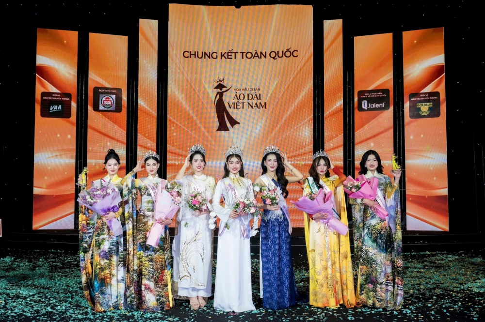 Nữ sinh Ngoại thương đăng quang Hoa hậu Di sản áo dài