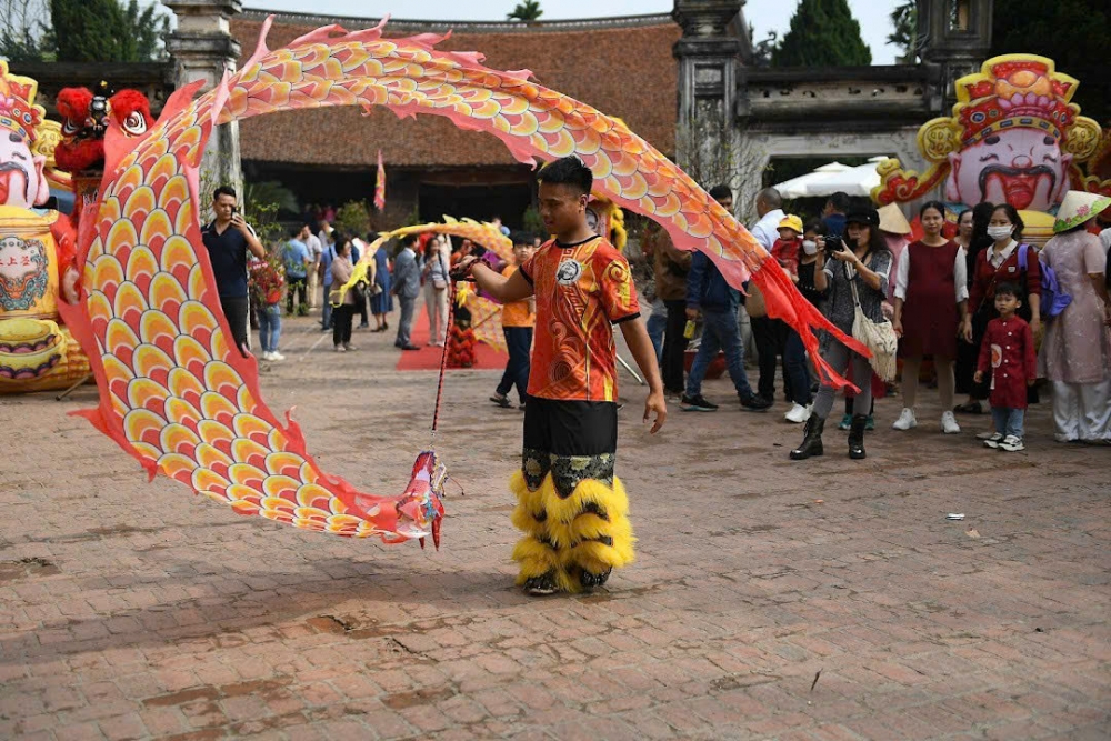 Du khách quốc tế chờ mong Tết làng Việt tại Đường Lâm