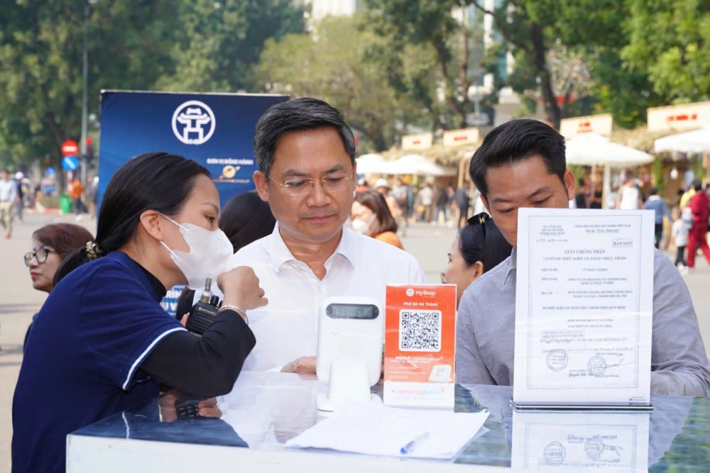 Phó Chủ tịch UBND TP Hà Nội Hà Minh Hải trải nghiệm “phở số”