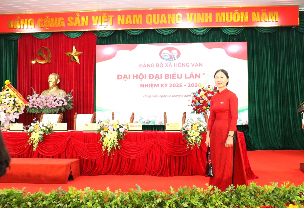 Đảng viên Nguyễn Thị Loan, xã Hồng Vân, Hà Nội. 