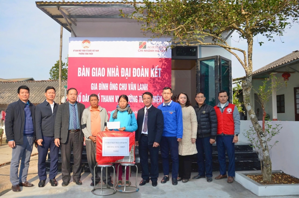 Nhà đại đoàn kết đến với người nghèo phường Tùng Thiện