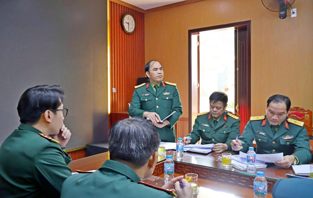 Đại diện đơn vị quân đội đóng góp ý kiến.