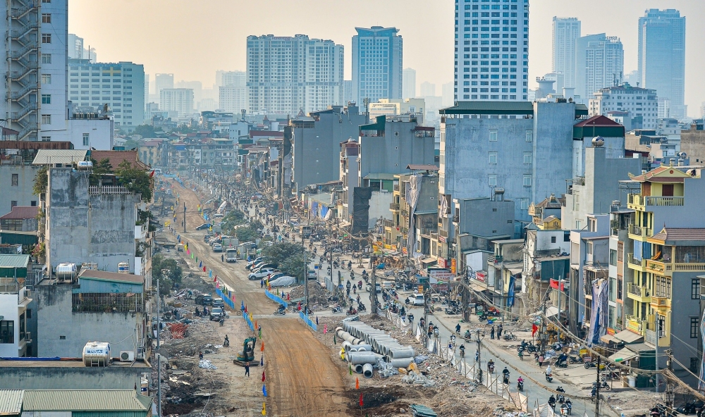 uyến đường có chiều dài khoảng 2.274m, mặt cắt ngang 50m.  Điểm đầu tuyến là nút giao với đường Cát Linh - La Thành - Yên Lãng tại Hoàng Cầu; điểm cuối tại nút giao thông Voi Phục.