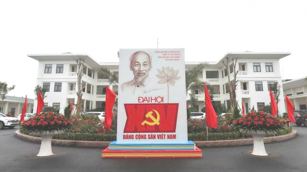 Xã Tiến Thắng rực rỡ cờ hoa chào mừng Đại hội Đảng lần thứ XIV