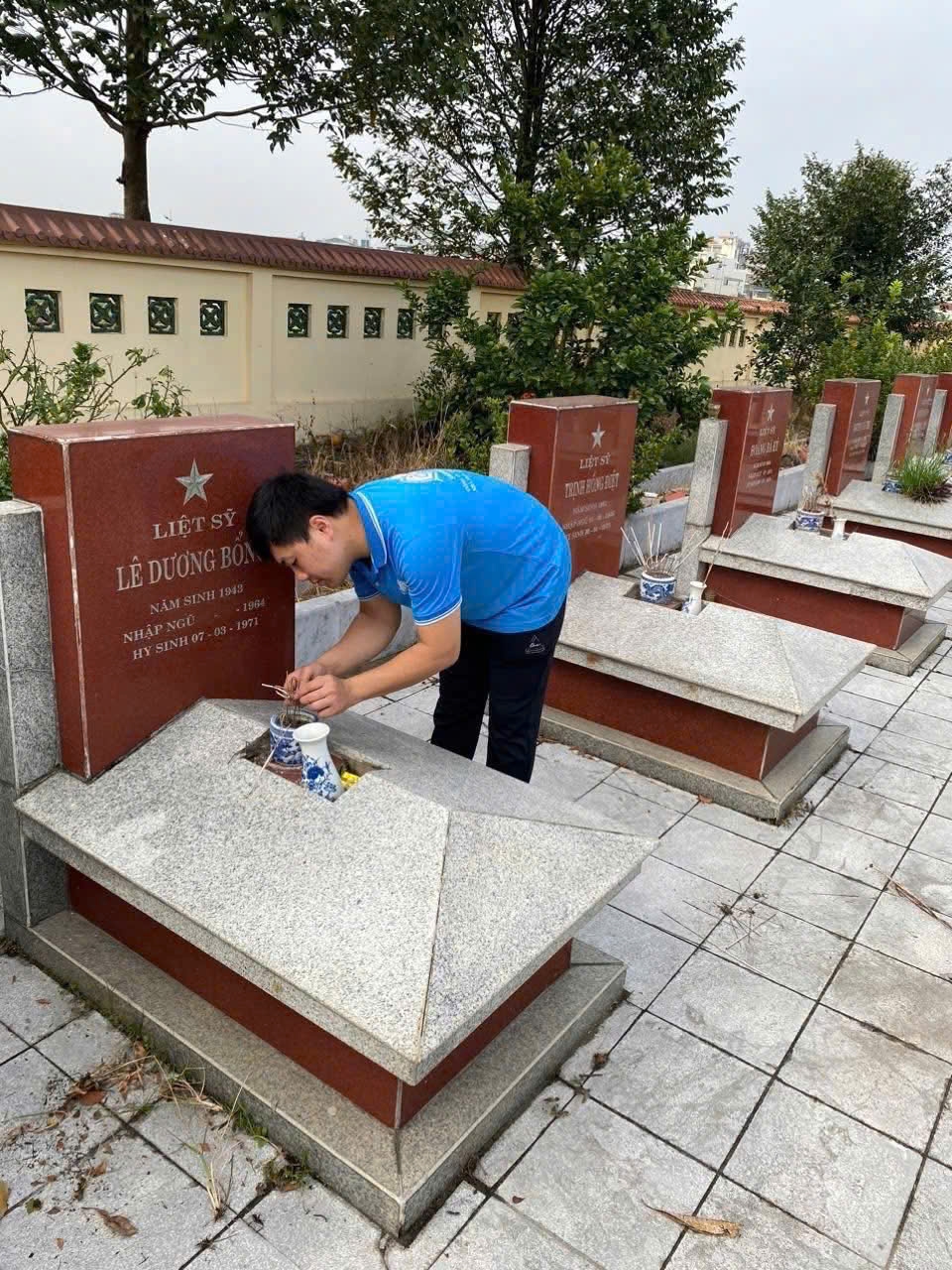 Tuổi trẻ Hồng Vân treo cờ Tổ quốc, chỉnh trang cảnh quan mừng ngày hội non sông