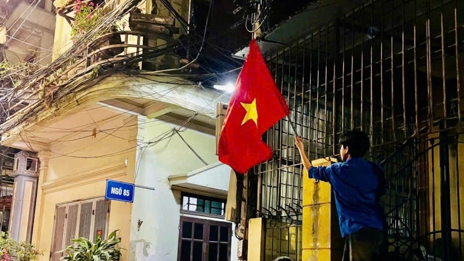 Tuổi trẻ Hồng Vân treo cờ Tổ quốc, chỉnh trang cảnh quan mừng ngày hội non sông