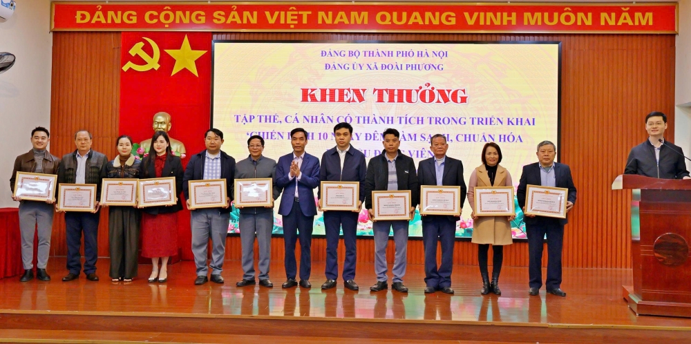 Các tập thể, cá nhân được khen thưởng.