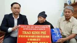 thuong tin cham lo cho nguoi co cong voi cach mang