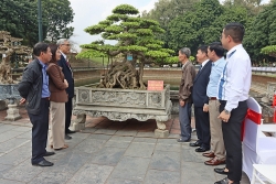 nguoi dan son tay mai me ngam cac tac pham sinh vat canh tien ty