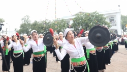 doc dao ngay hoi van hoa am thuc dan toc muong tai thach that