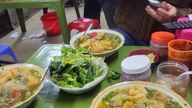 Quán bún riêu bán 1,2 triệu đồng/3 bát ngày Tết bị đình chỉ hoạt động