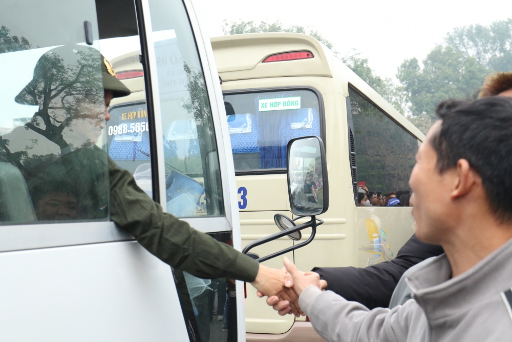 Phút chia tay đầy lưu luyến