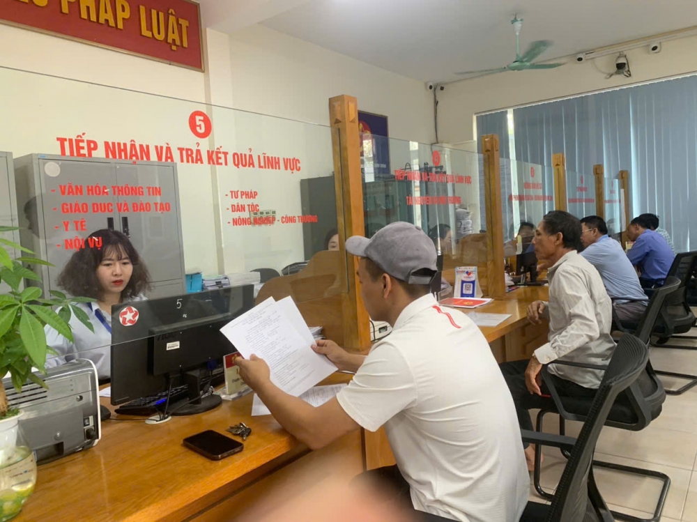 Khẩn trương hướng dẫn tiêu chuẩn chức danh công chức xã, phường