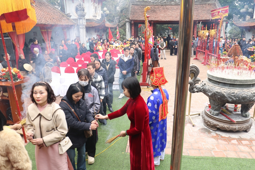 Không chỉ là hoạt động văn hóa, các lễ hội còn mang lại nguồn thu cho địa phương