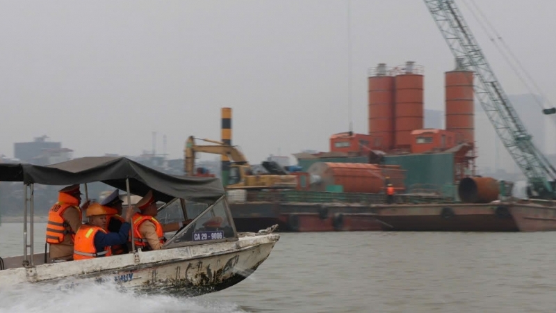 CSGT Hà Nội giữ mạch giao thông thủy trong thi công 7 cây cầu vượt sông Hồng