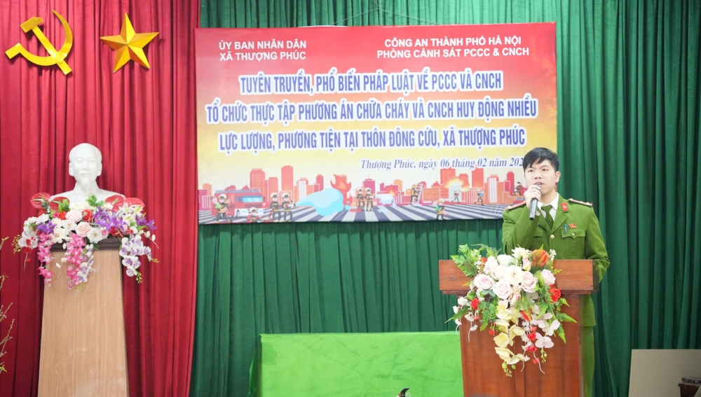 Công an xã Thượng Phúc phát biểu khai mạc hội nghị