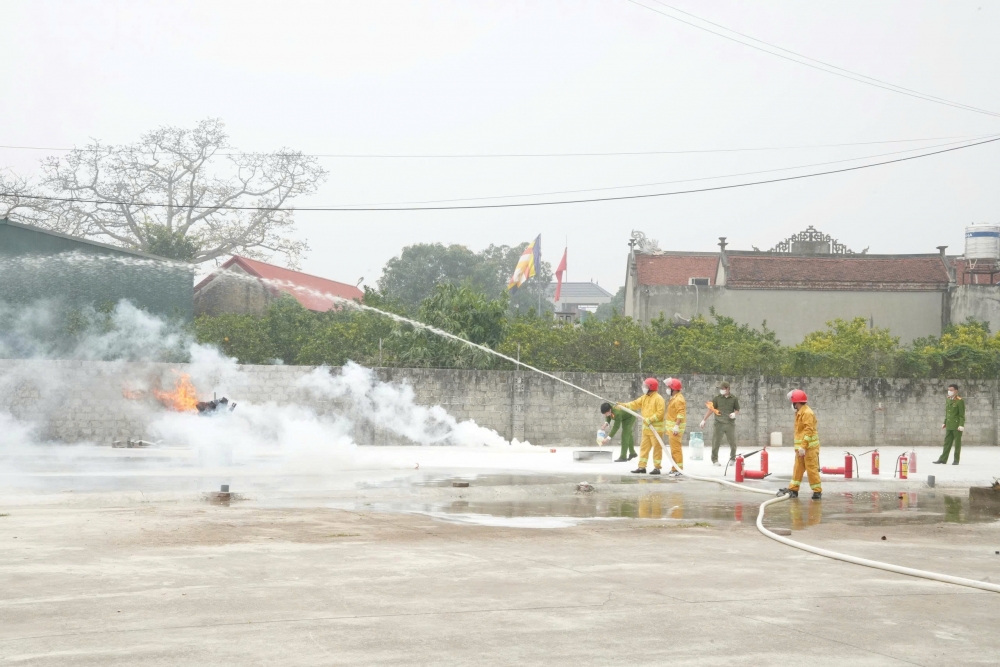 Thượng Phúc diễn tập PCCC&CNCH tại khu dân cư thôn Đông Cứu